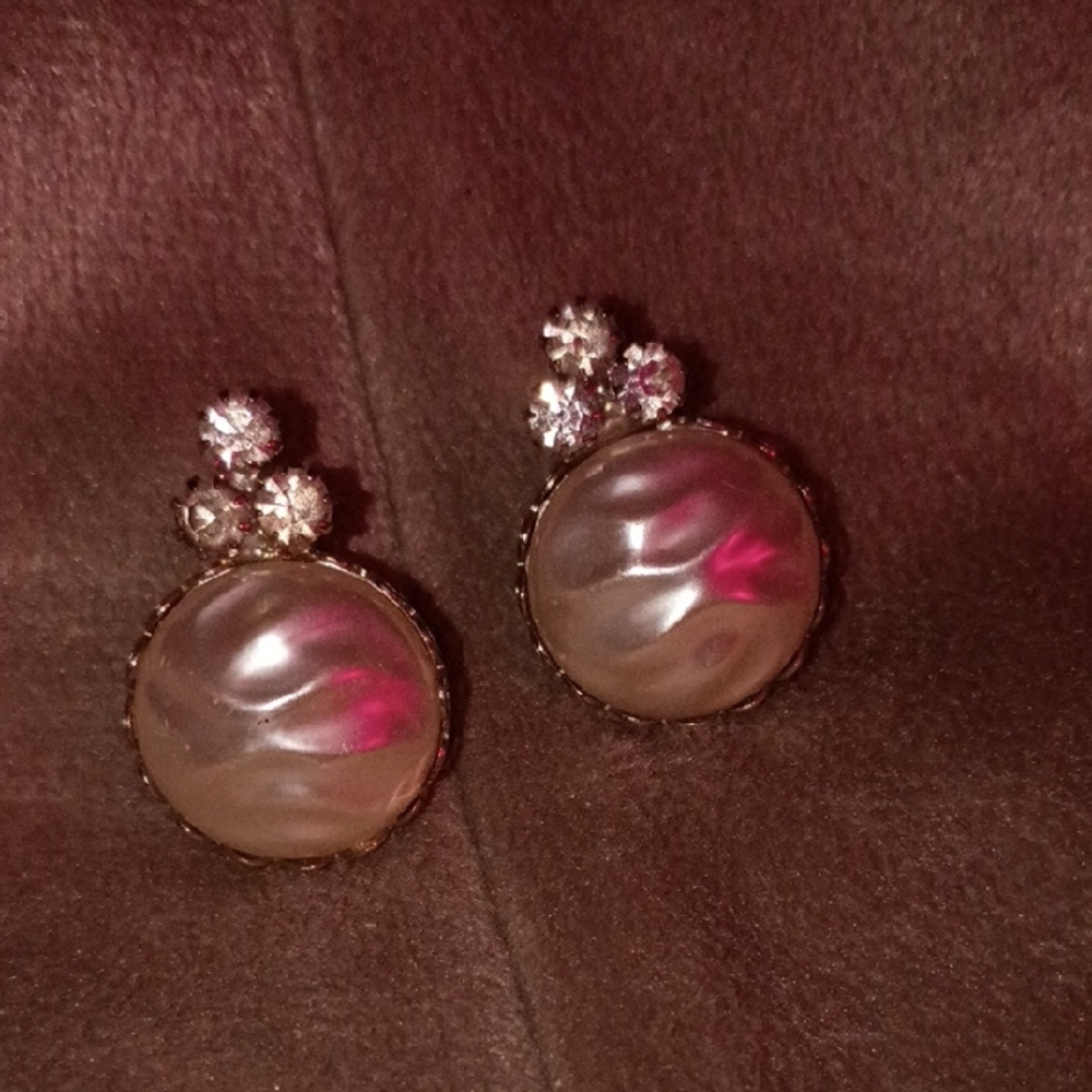 Elegant Pearl and Crystal Earrings